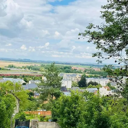 Le Belle Vue St Marcel 公寓